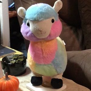 NWOT. PEEK-A-BOO PLUSH TOY